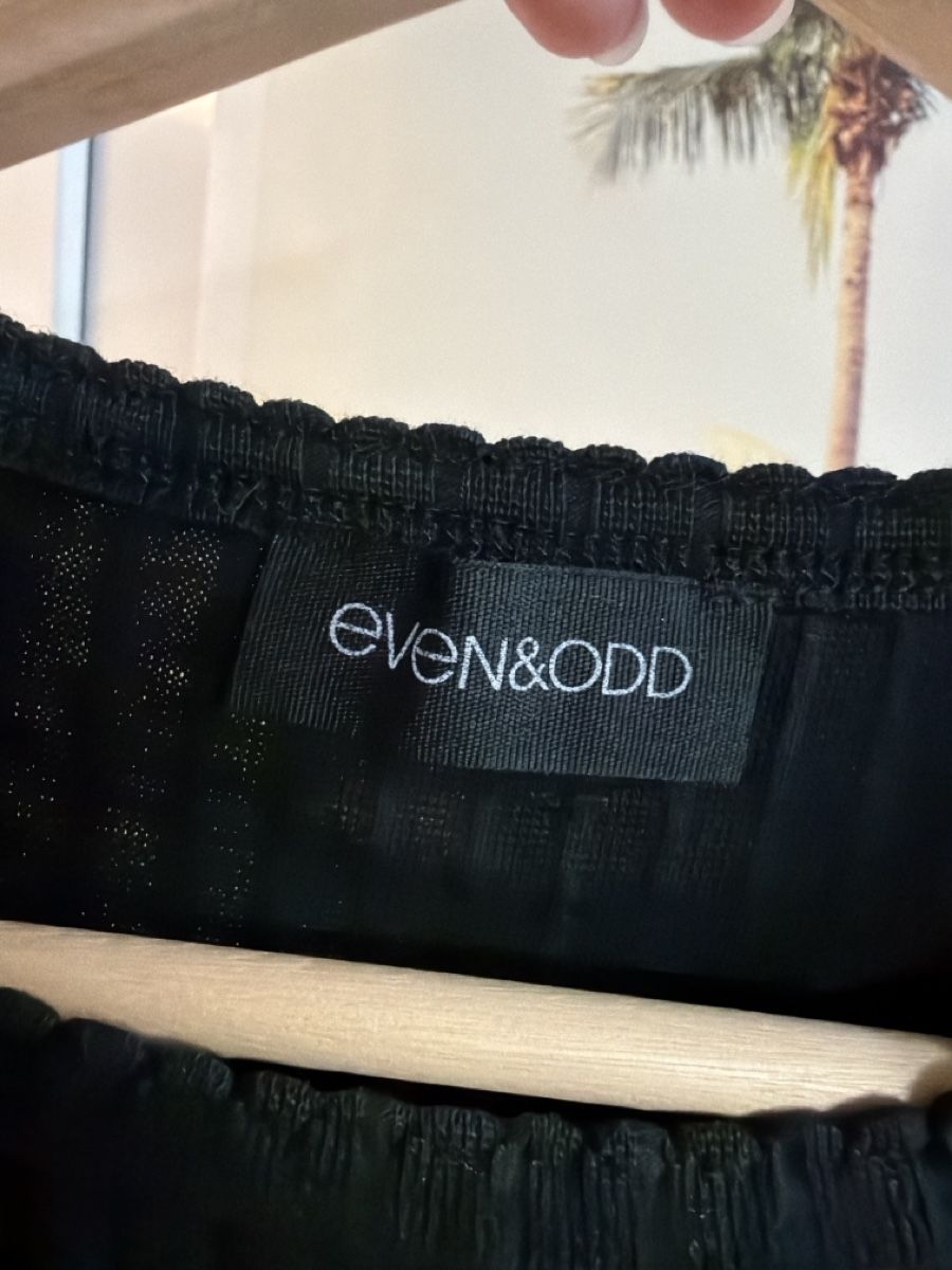 T-Shirts: T-Shirt Crop schwarz Grösse M  – Gebraucht aus Känerkinden von melbaumg 2