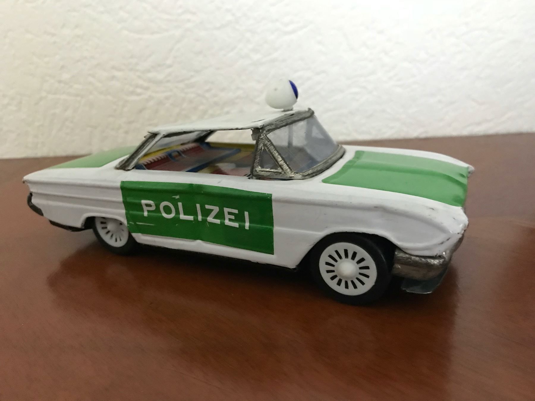 Spielzeuge: Polizeiauto mit Fehlteilen Friktion i.O – Gebraucht aus Kerzers von tisyayasuBE 4