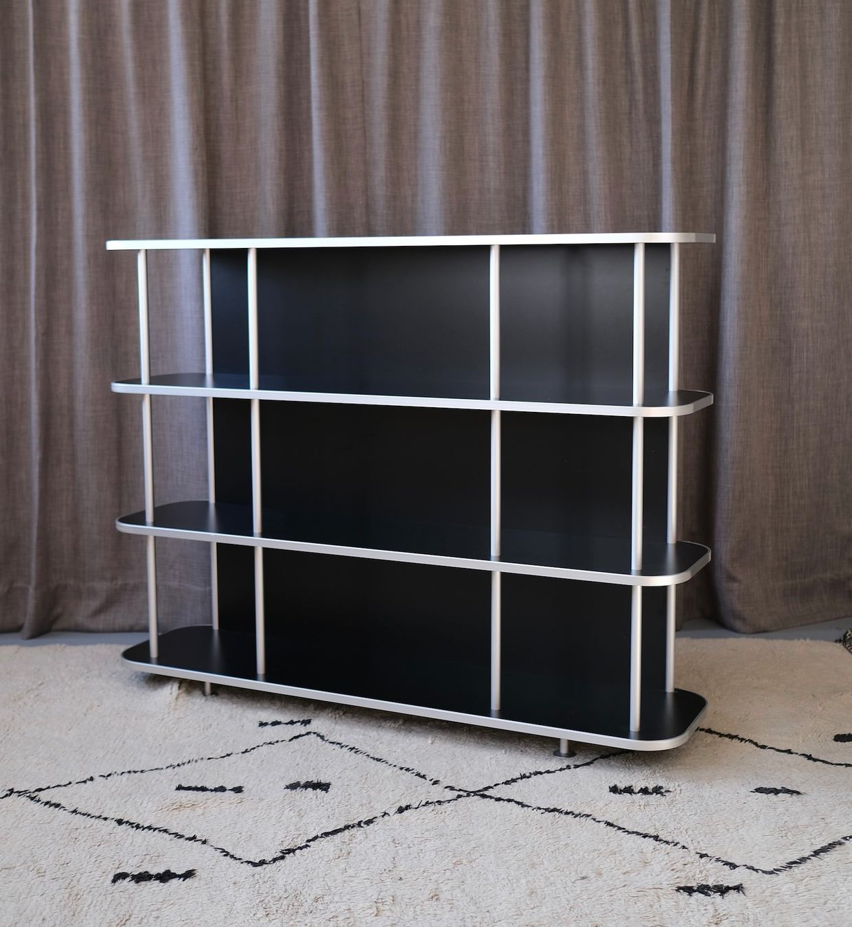 Wogg Scaffali: WOGG 18 Classicboard Sideboard – Usato da Bern venduto da Zmodern_CON 1