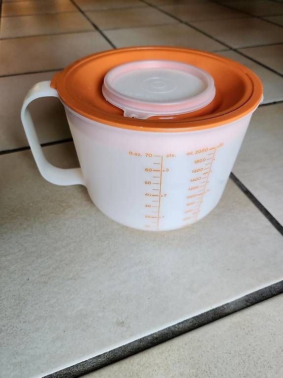 Tupperware Recipients et similaires: Tupperware Mess Mix 2l wenig gebraucht – D'occasion à Gstaad par Meiel2020