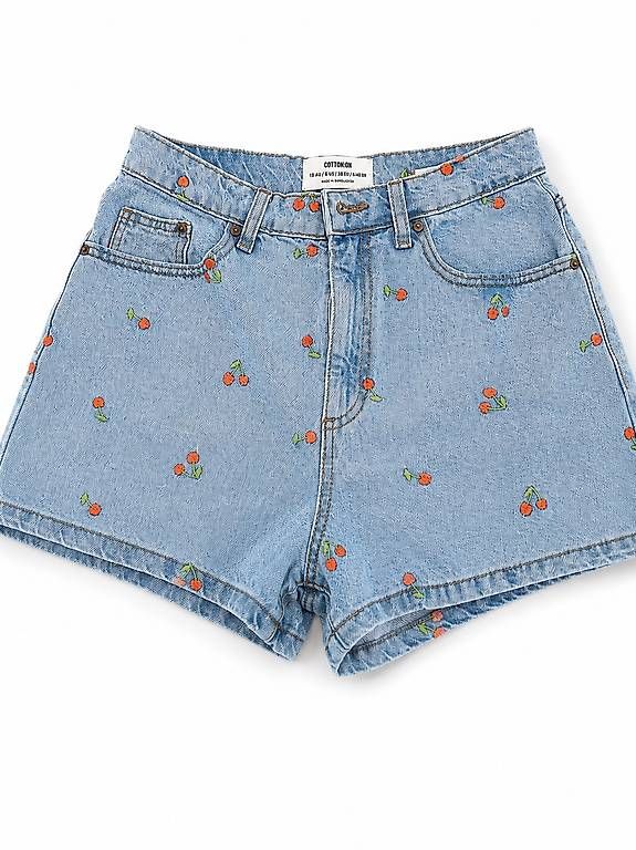 Jeans: Short en jean brodé de cerises – Gebraucht aus Münchwilen AG von ale_bm7y