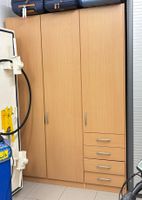 Kleiderschrank 3-Türen, muss selber demontiert werden
