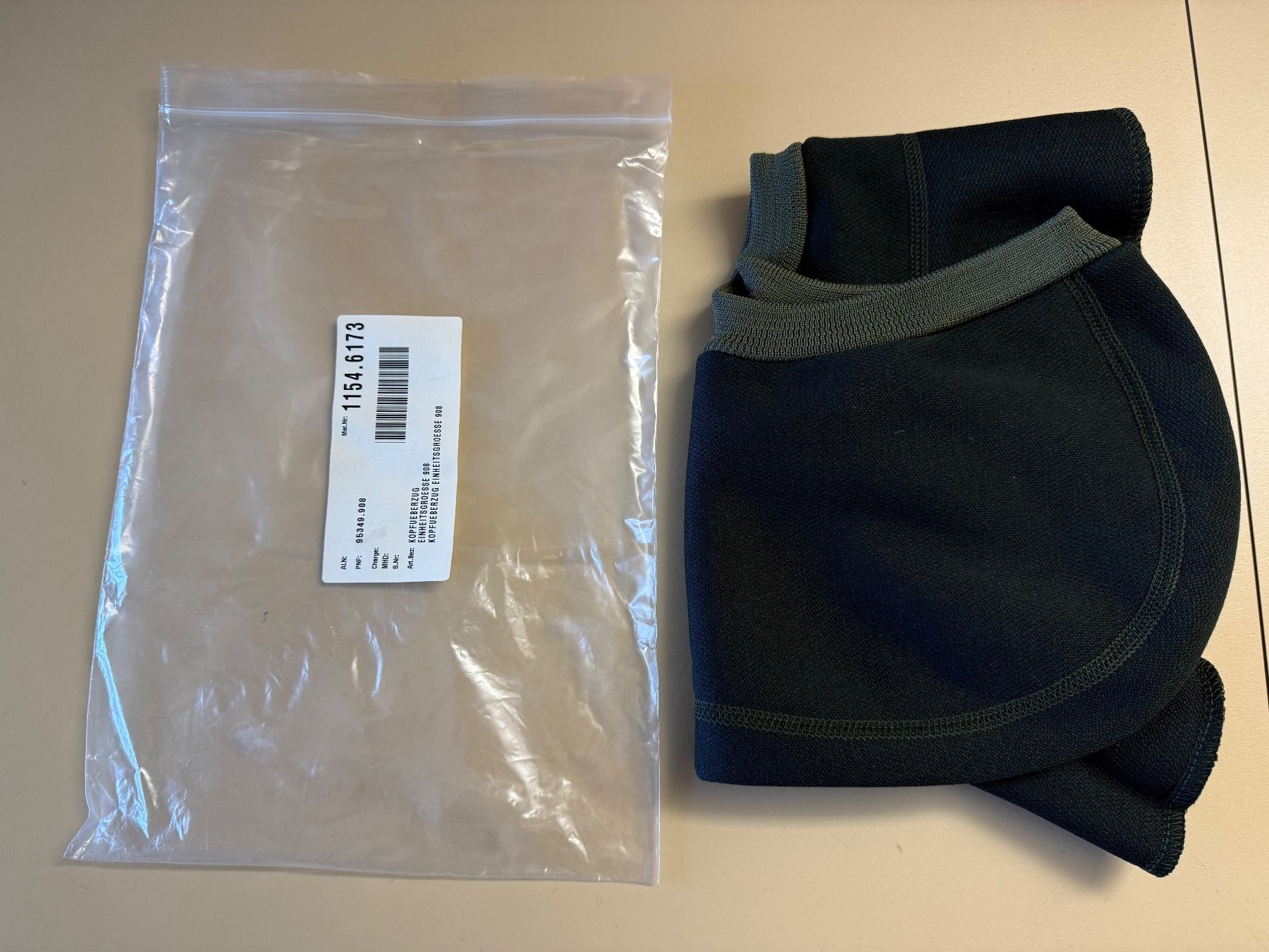 Schweizer Armee Uniformen: Kopfüberzug der Schweizer Armee (neu) – Neu und originalverpackt aus Brütten von Hst1 2