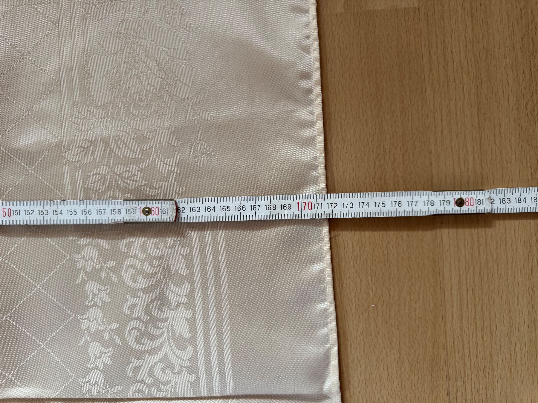 Altra biancheria da tavola: schöne grosse helle Tischdecke – Usato da Grosswangen venduto da Second_hand_paradise 3