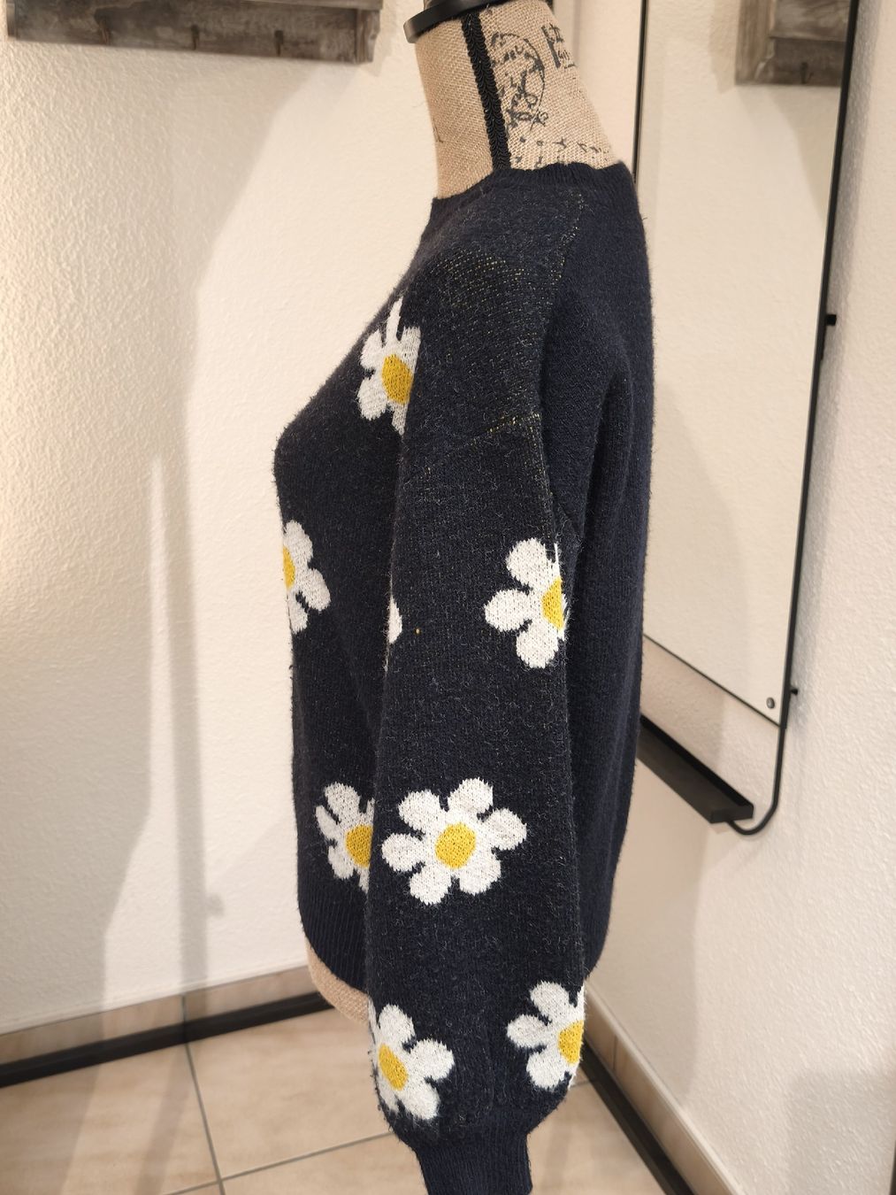 Shein Maglioni & Felpe: Shein Pullover schwarz mit Blumenmuster Grösse S neu – Nuovo (secondo la descrizione) da Emmetten venduto da SecondhandSiska 1
