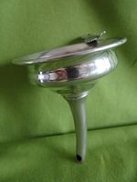 WEIN-Trichter Metall Ø10cm. Höhe 14cm. Hänkel Ø2,5cm
