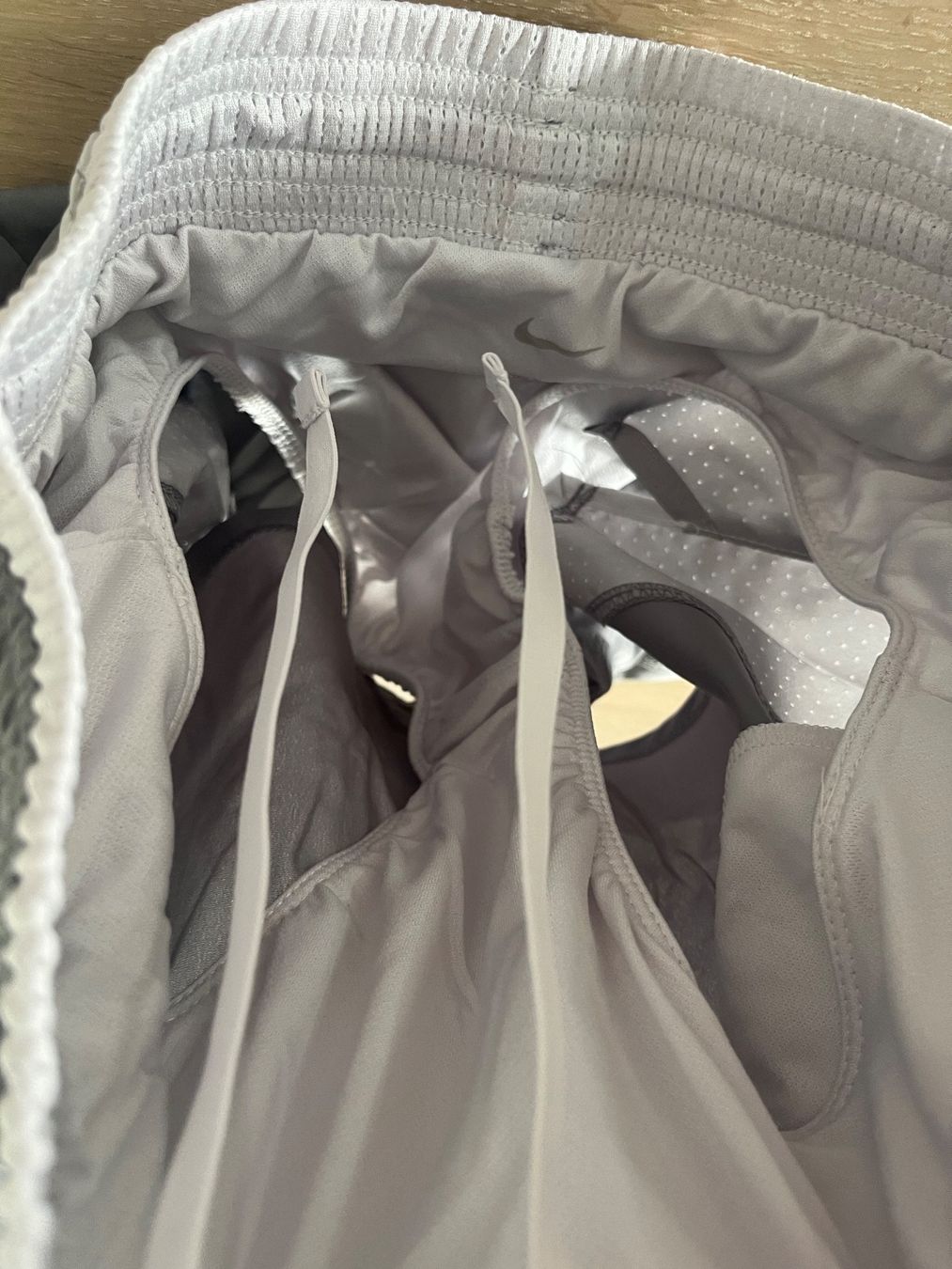 Nike Pantaloni: NIKE Shorts grau Gr. S NP:35-. – Usato da Immensee venduto da Panchi4 5