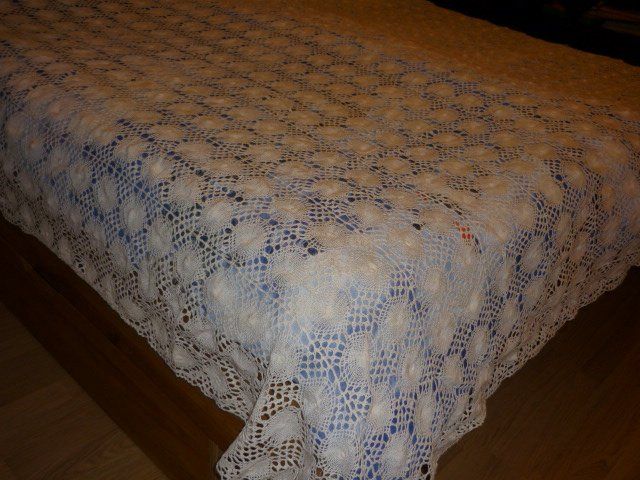 Coperte: TISCHDECKE ODER BETTDECKE  HANDARBEIT 2,45X2,45  NEU – Nuovo (secondo la descrizione) da St.Gallen venduto da Anso 6