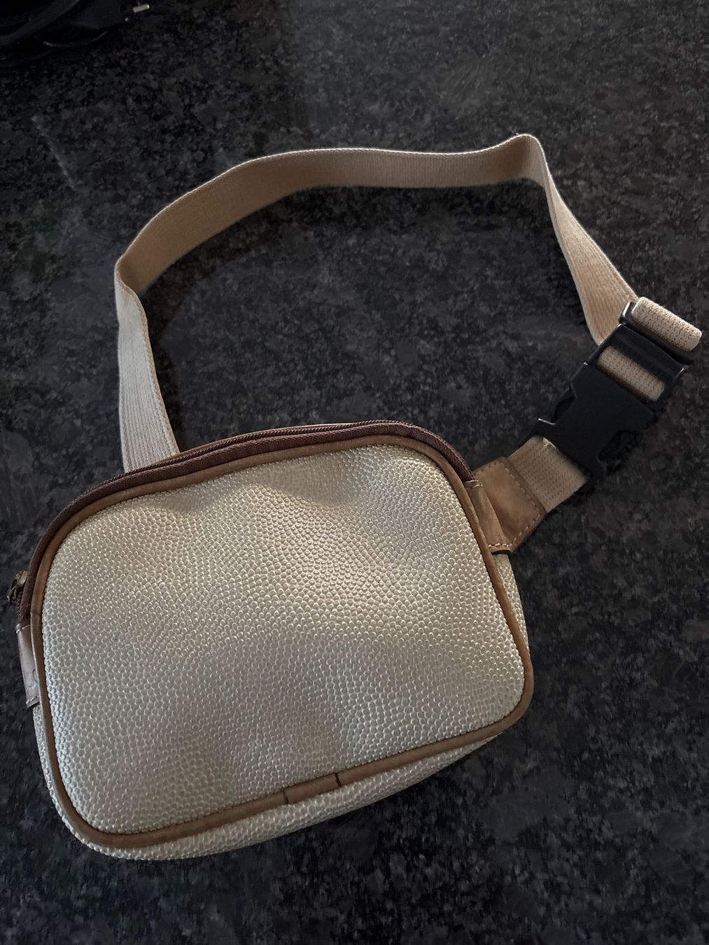 Taschen für Damen: Petit sac de taille Castelbajac occasion – Gebraucht aus Murten von Louis1954