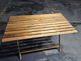 Gartentisch Holz klappbar.