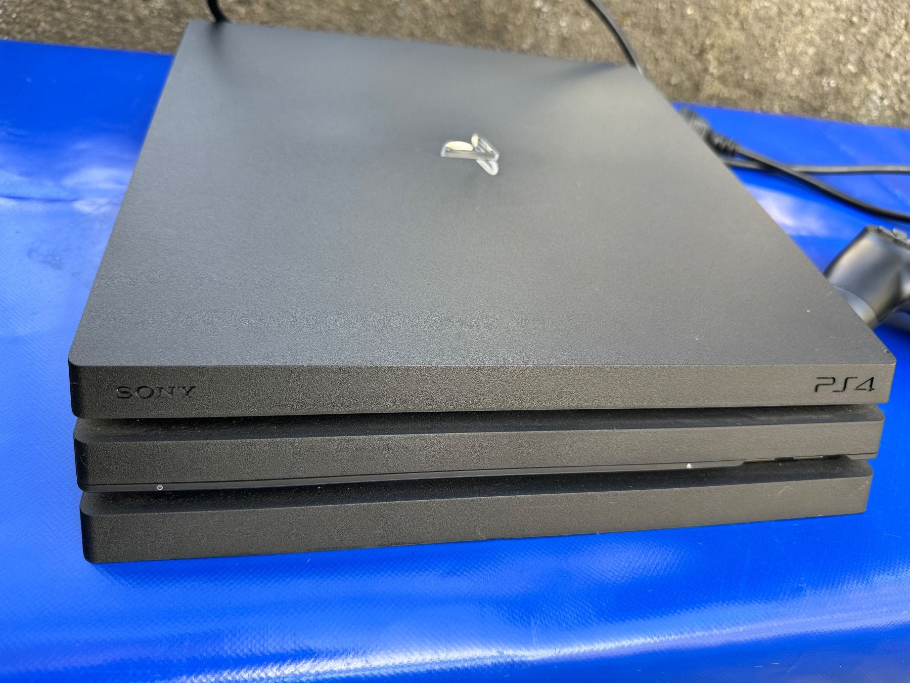 Sony Console: PS4 und Controller – Usato da Zürich venduto da atlantis77 1