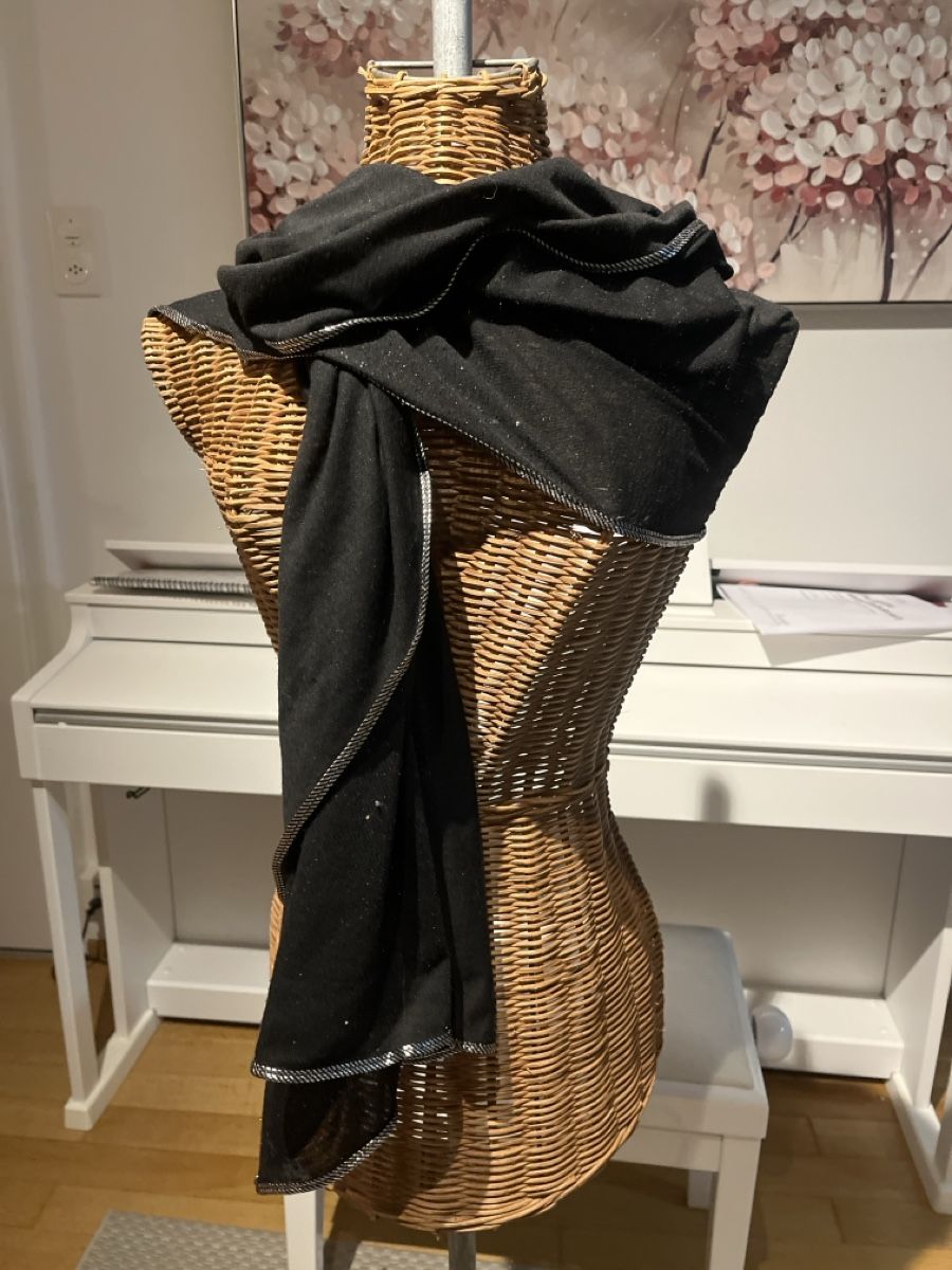 Foulard & Sciarpe: Breiter Schal mit Silberbordure und Glitzer – Usato da Solothurn venduto da Bobesch08 4
