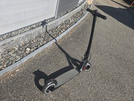 Elektro-Trottinett Aktivo schwarz faltbar guter Zustand