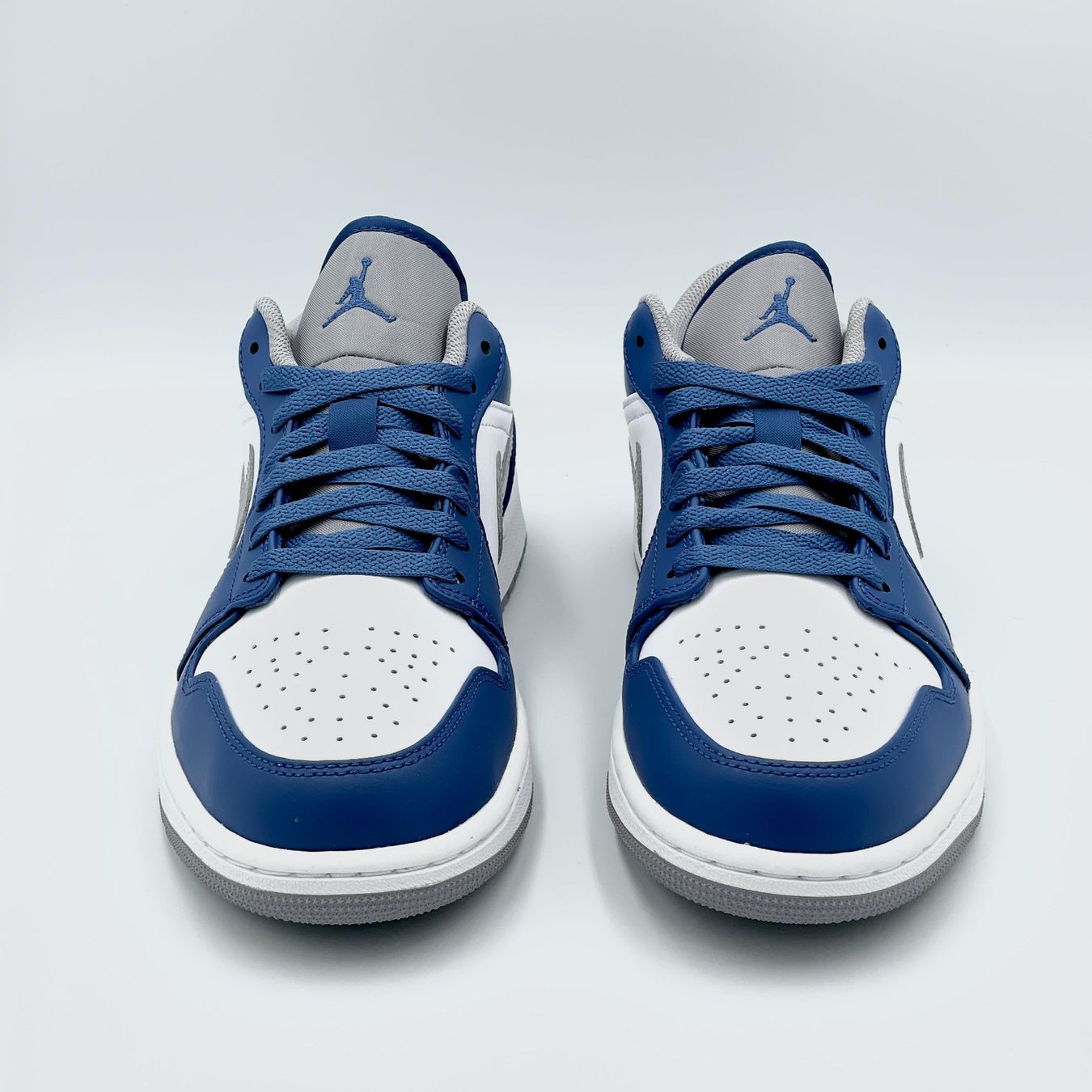 Jordan Herrenschuhe: Nike Air Jordan 1 Low True Blue Grey EU 36.5 – Neu und originalverpackt aus Erlinsbach von sasneakers 2
