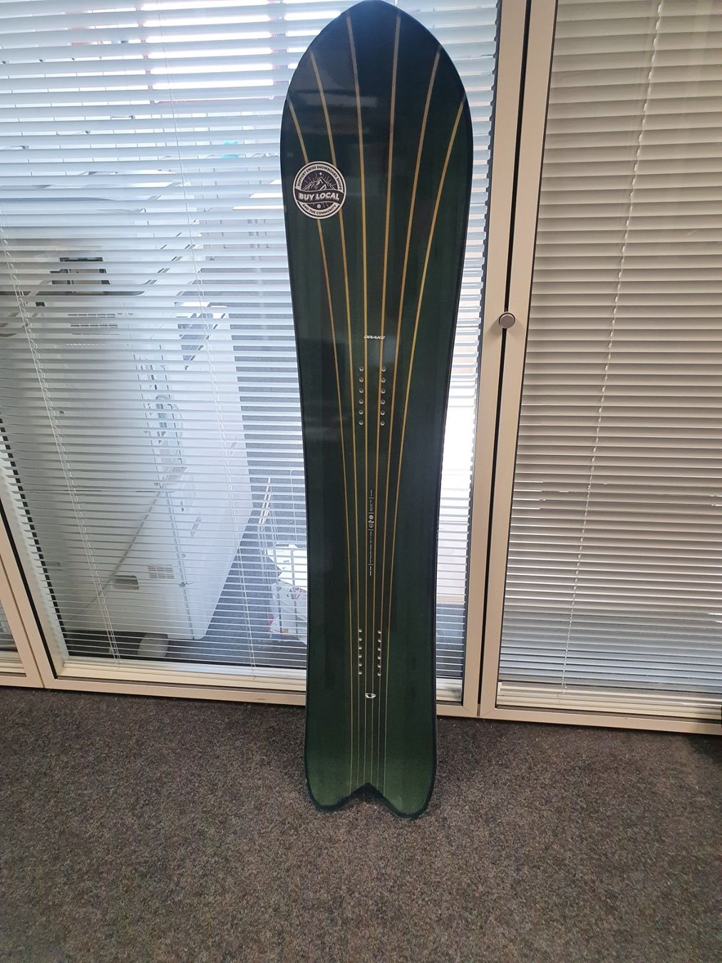 Boards: Snowboard Drake Billboard 157cm – Gebraucht aus Ebikon von Surfside-GmbH