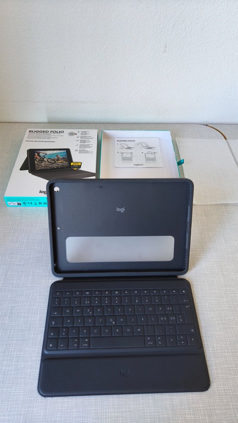 Logitech Tastiere: Logitech rugged folio iPad Hülle 7th, 8th & 9th Generation – Usato da Bern venduto da wade99 6