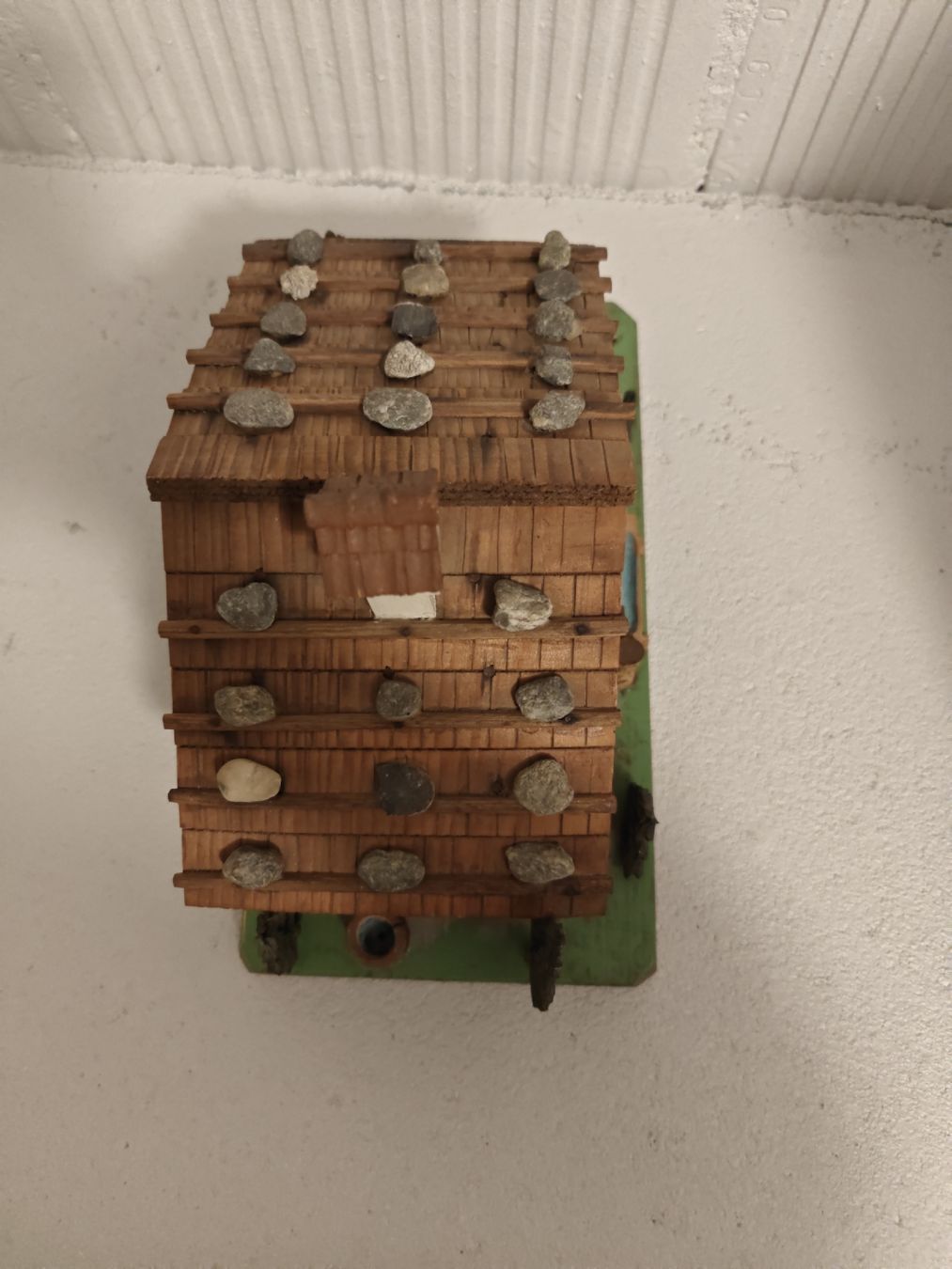 Tutte le decorazioni: Altes Miniatur Chalet-Haus mit Steinen – Usato da Herdern venduto da Pinky_winki 4