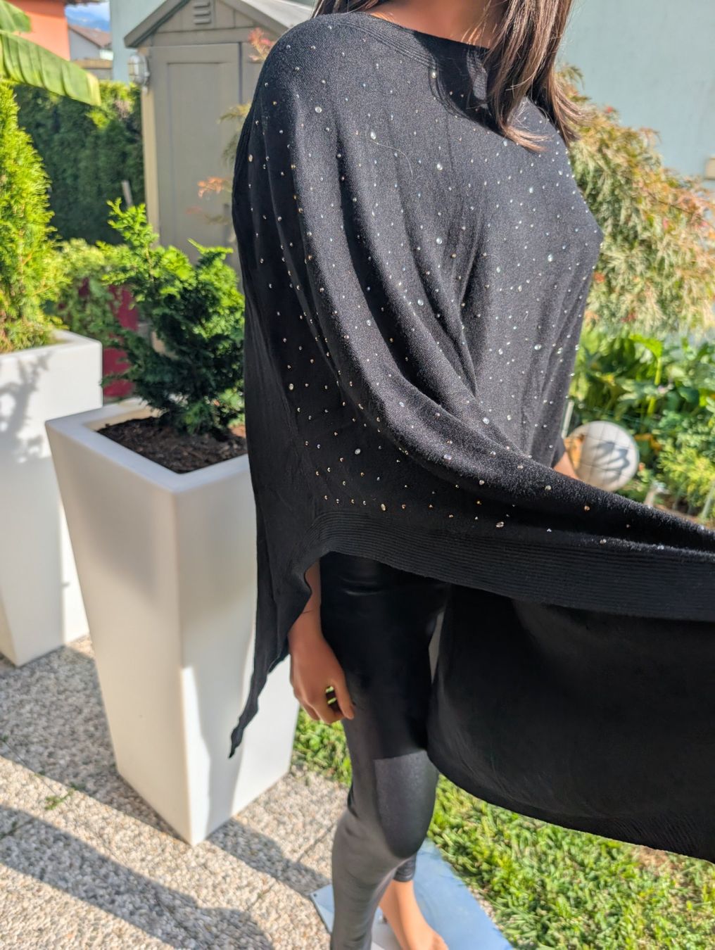 Altro in Moda donna: Schwarzer Poncho mit Strass-Steinen, Top Zustand! – Usato da Cugnasco venduto da tizianaq 1