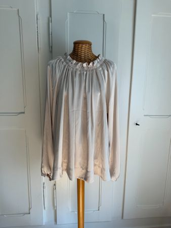 Satin Bluse crème fliessend L