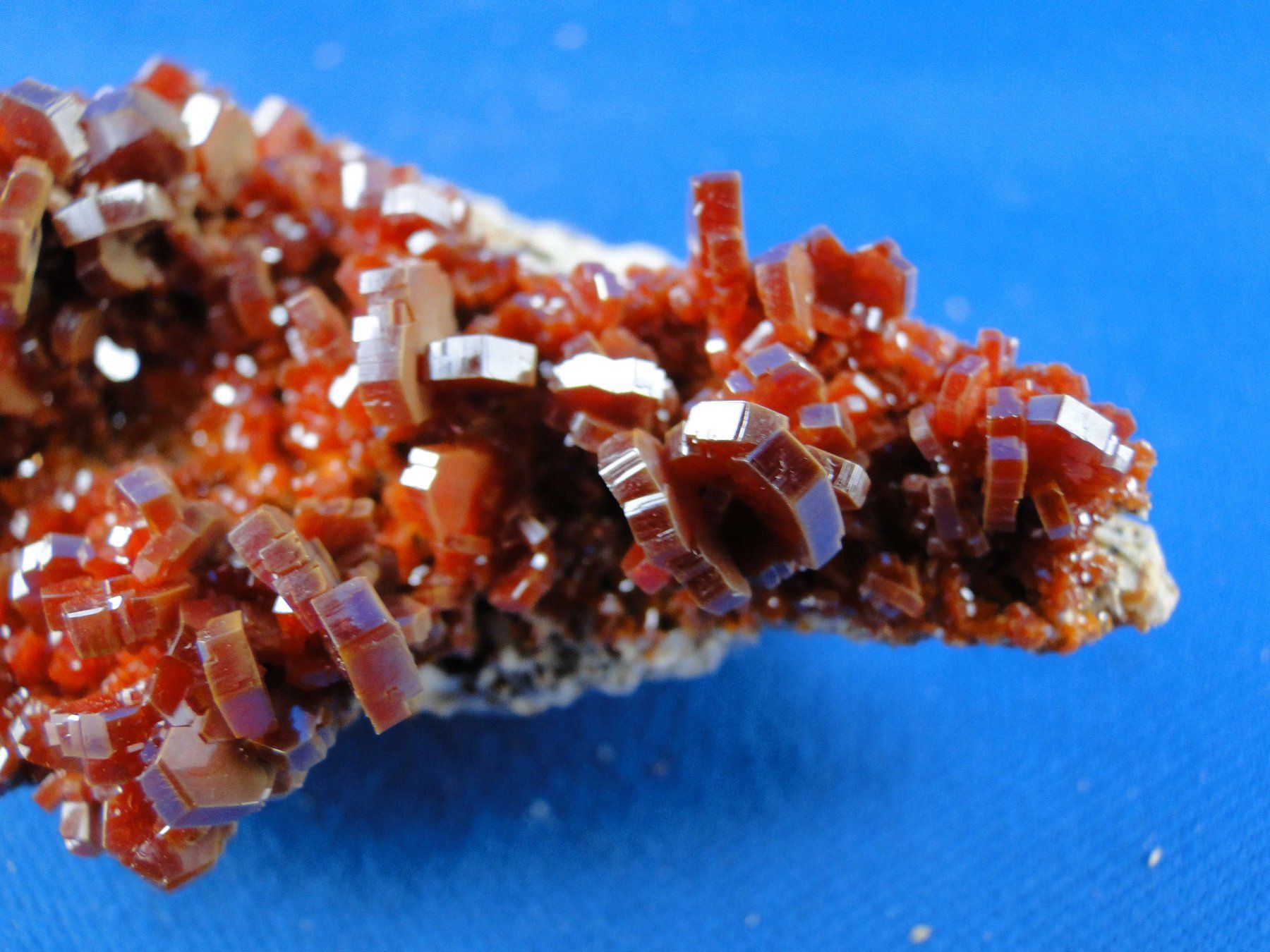 Mineralien & Heilsteine: Vanadinit – Gebraucht aus Schinznach Bad von Demerald 3