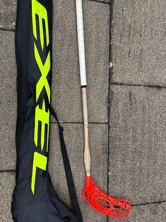 Unihockey: Unihockeyschläger mit Tasche – Usato da Bottighofen venduto da FlorinT00 2