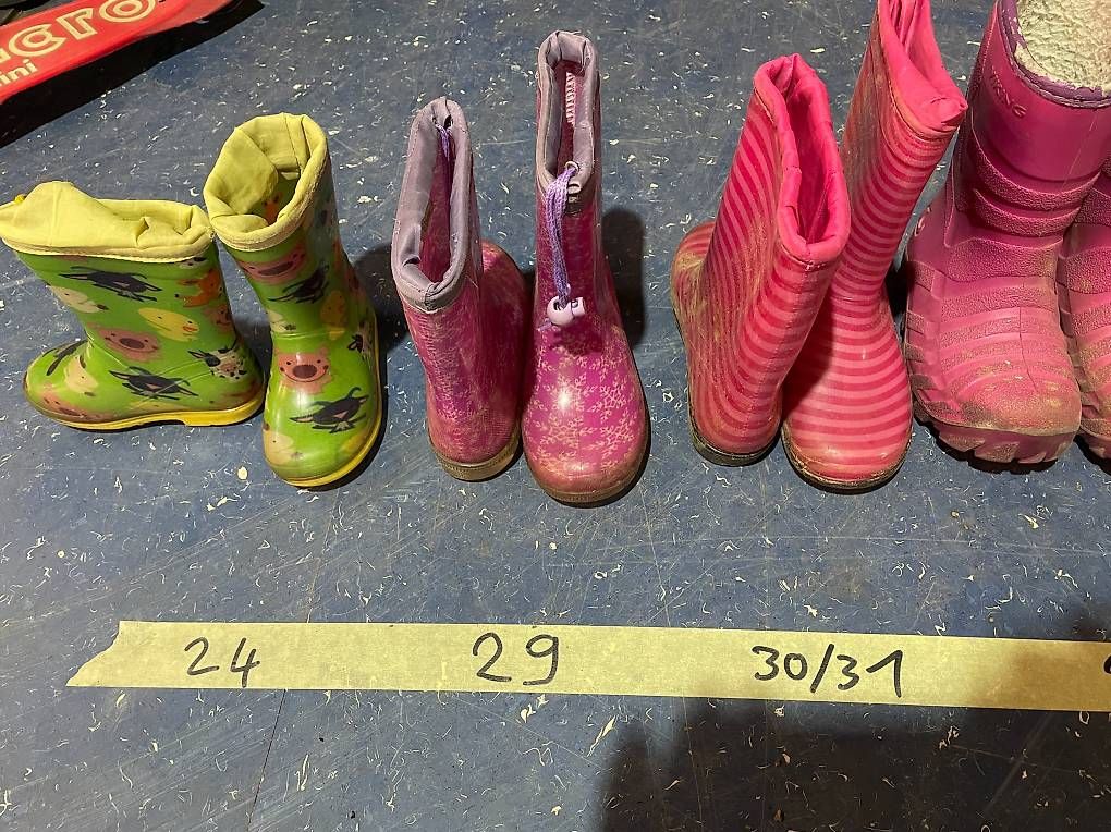 Scarpe per ragazzi: Kinderstiefel und Schuhe – Usato da Belp venduto da machrismo24 1