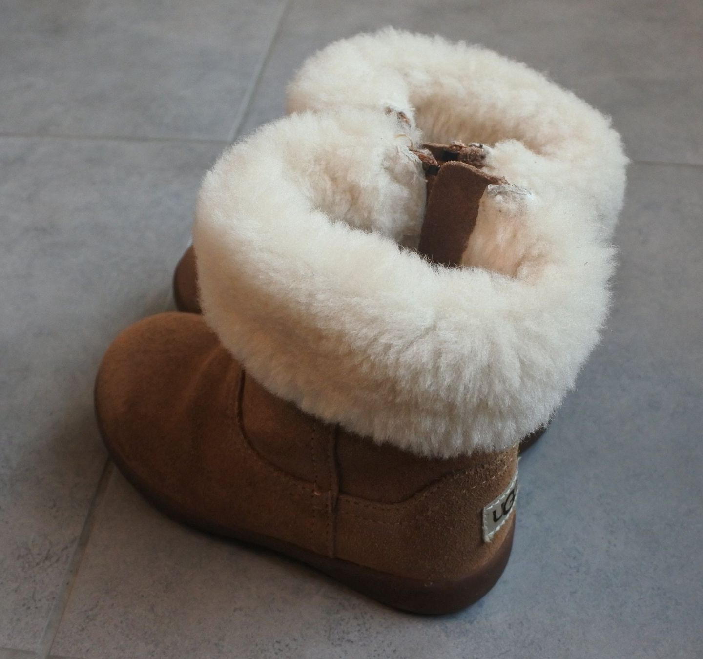 Ugg Scarpe per ragazzi: UGG - Kleinkinder Jorie Boot Grösse 23.5 – Usato da Lugano venduto da fc2017 1