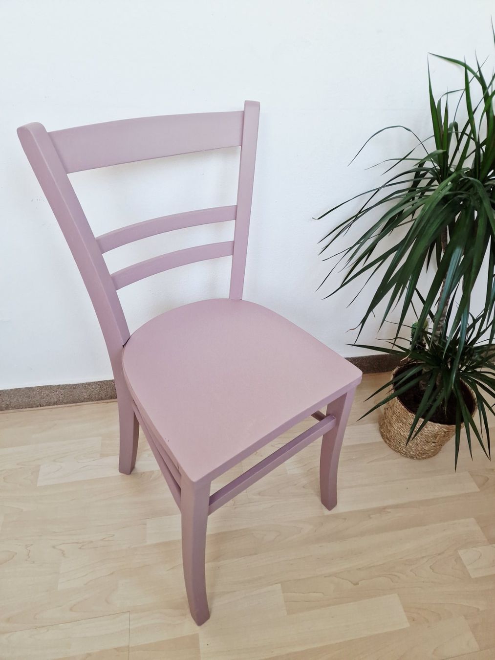 Sedie: Antiker Stuhl in frischem Design "Re-New" – Usato da Hallau venduto da CHACLA