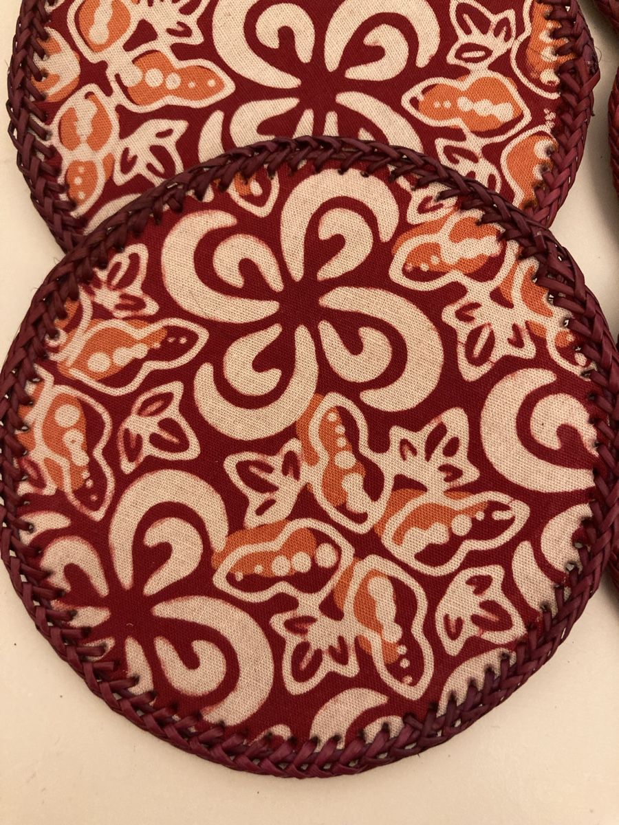 Sottobicchieri: 10 Batik-Untersetzer mit Tasche, Handarbeit – Nuovo (secondo la descrizione) da allschwil venduto da basel5 4