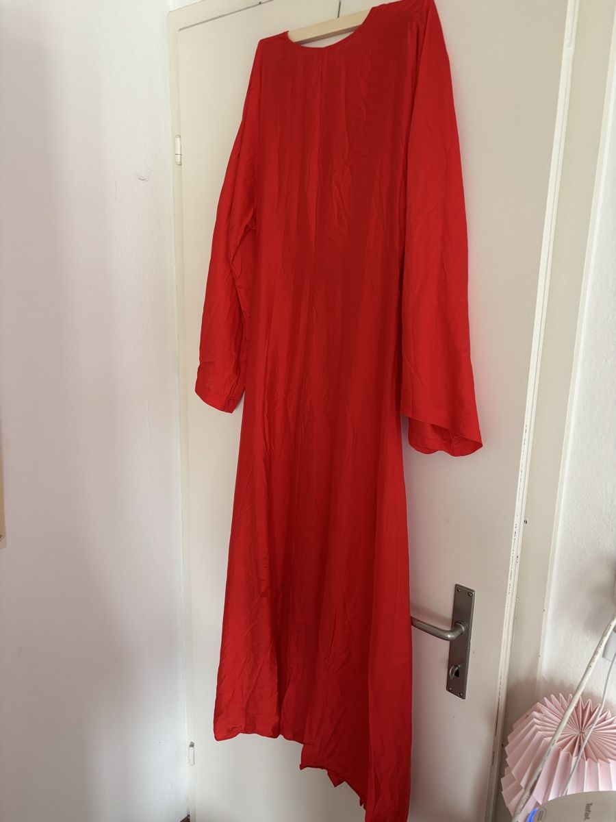H&M Kleider: Red H&M summer Dress - Size M – Gebraucht aus Wallisellen von eli_v7dn 5