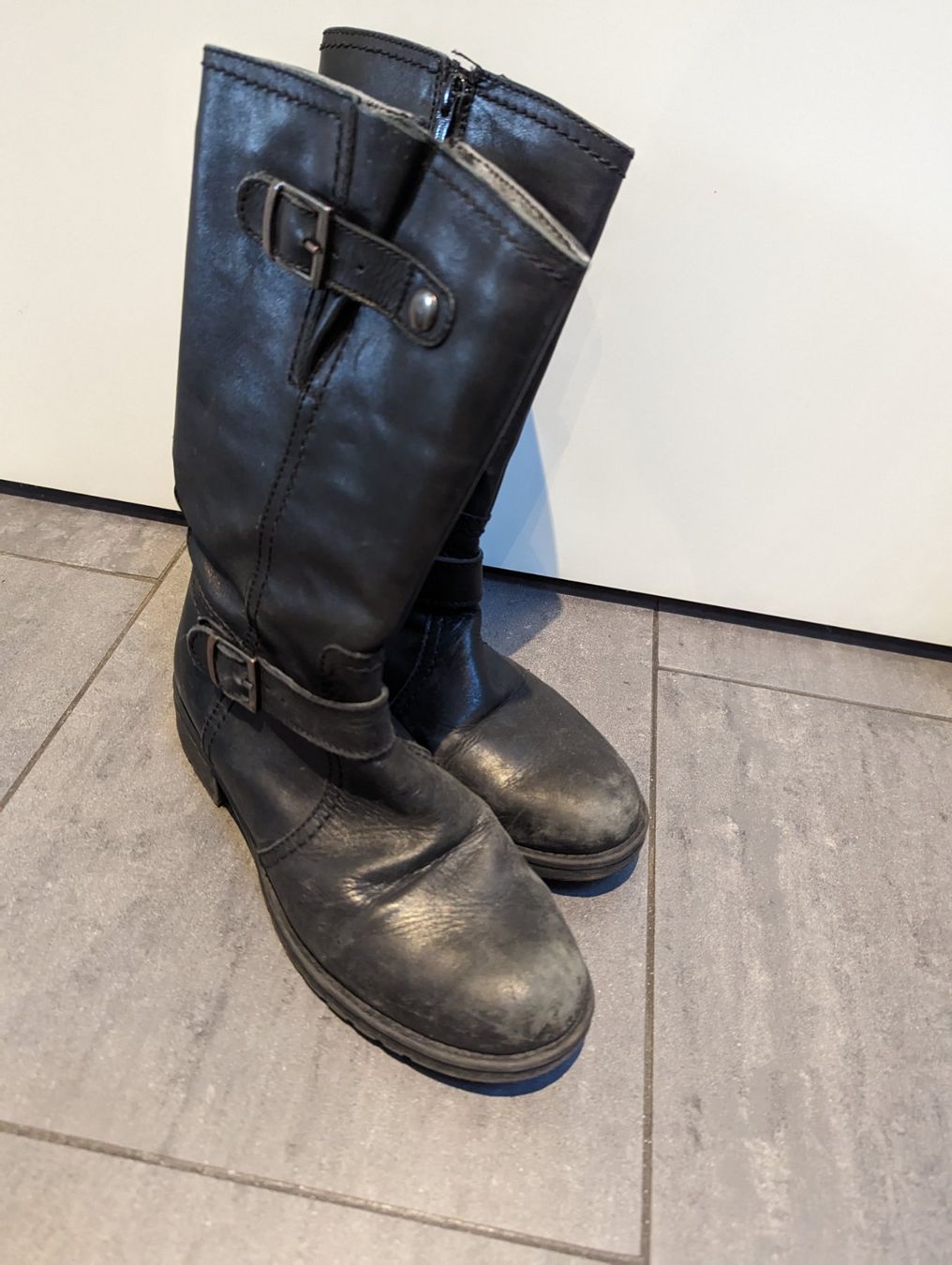 Scarpe per ragazze: Schwarze Lederstiefel, Grösse 37 – Usato da Himmelried venduto da Paura 2