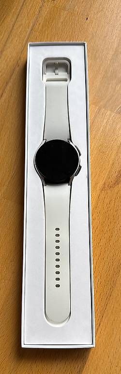 Samsung Smartwatch: Samsung Watch 6 - Weiss / Gold – Usato da Salmsach venduto da fireeagle9403 1