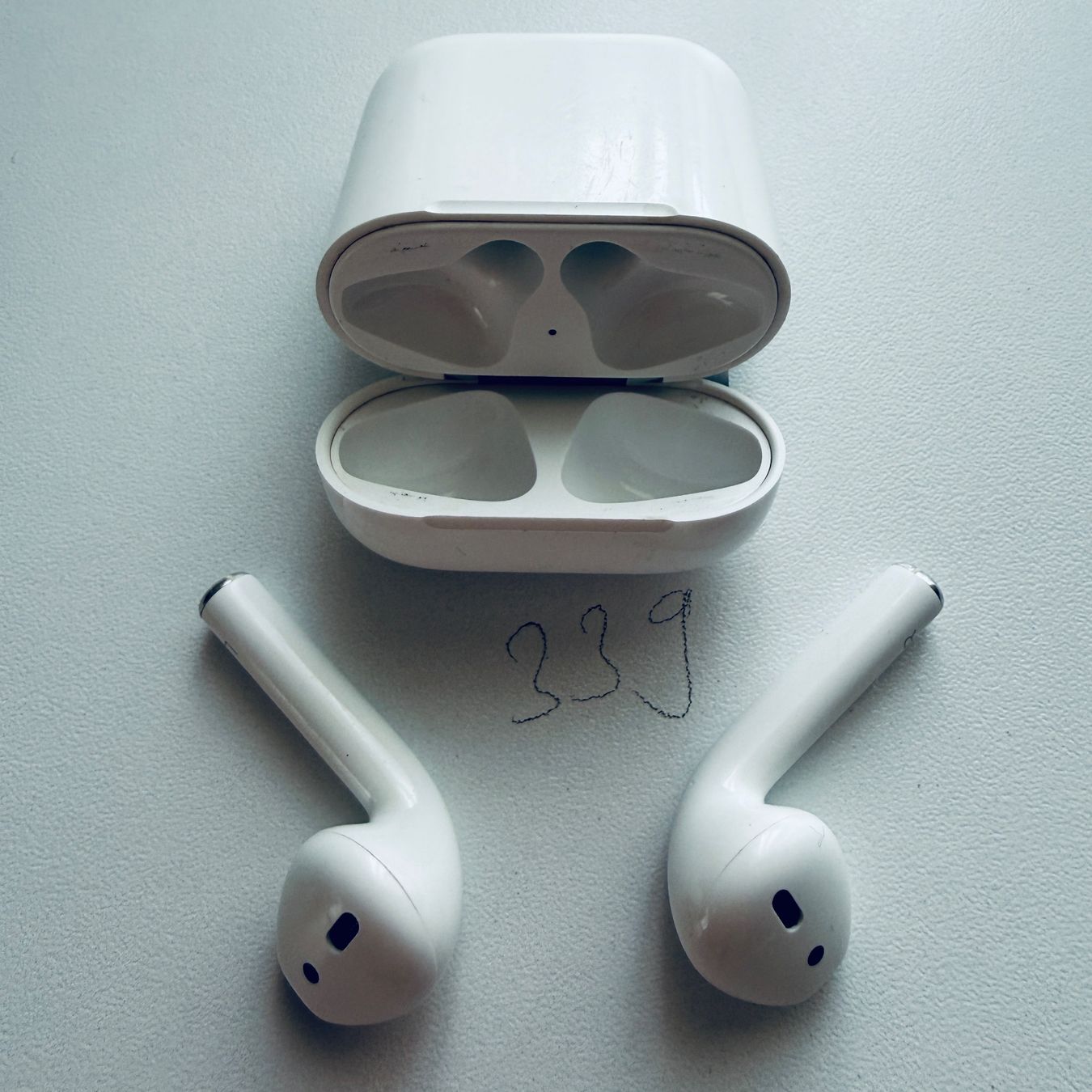 Apple Kopfhörer: Original Apple AirPods 2 Gen. Wireless Kopfhörer & Case – Gebraucht aus Basel von MY.AIRPODS.SHOP 2