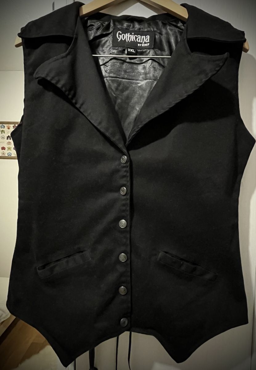Gilets & Westen: Weste Gothicana XL – Gebraucht aus Ormalingen von alma81