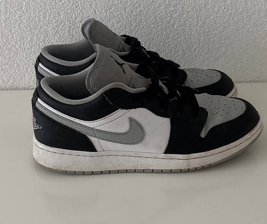 Chaussures hommes: Air Jordan 1 Low Sneaker grey-white, 39 – D'occasion à Zwingen par Zipfel1983