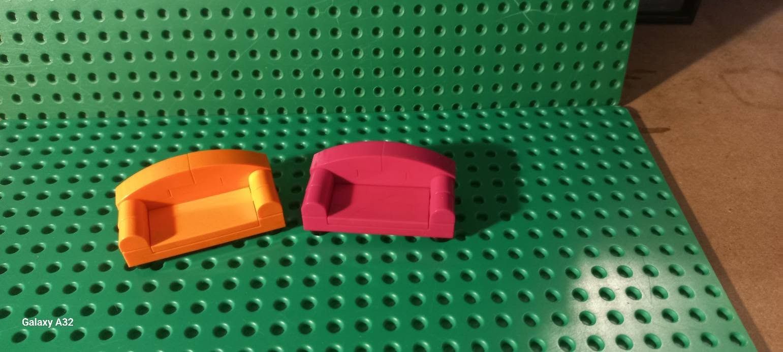 Lego Giocattoli: Lot de 3 canapés Lego – Usato da La tour de treme venduto da Legocreation82 1