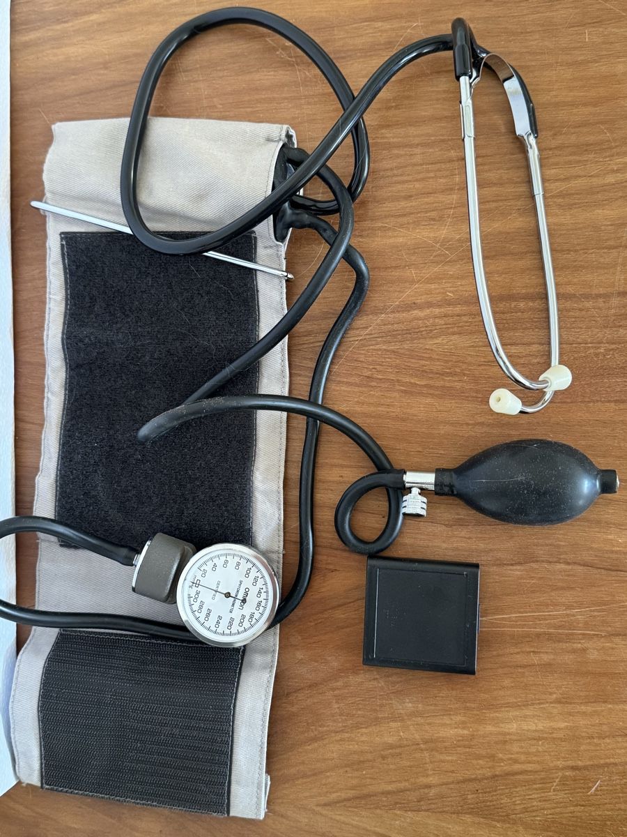 Omron Medizinische Geräte: Blutdruckmessgerät Omron Sphygmomanometer mit Stethoskop – Gebraucht aus Zürich von Nobs1 2