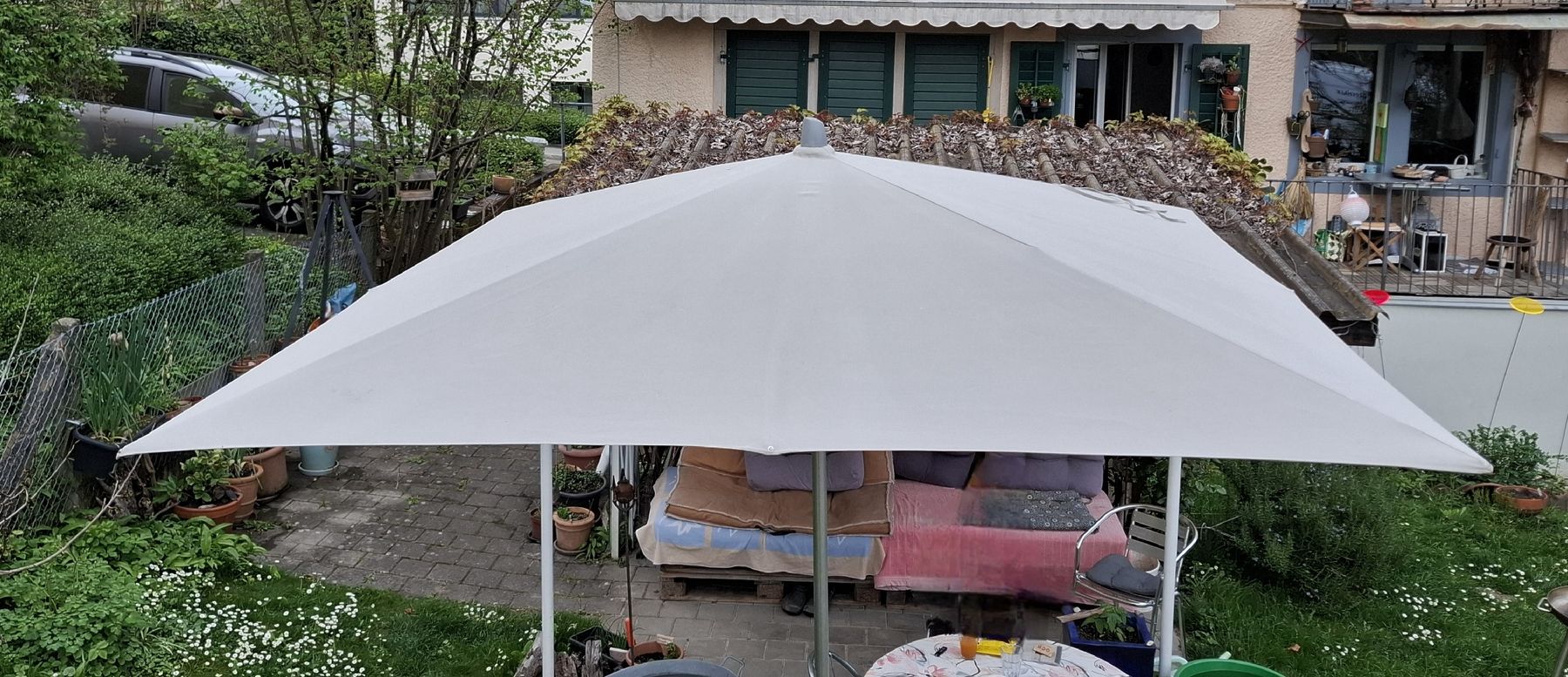 Glatz Ombrelloni: Glatz Sonnenschirm 250x250 hellgrau – Usato da Richterswil venduto da Friedafrech