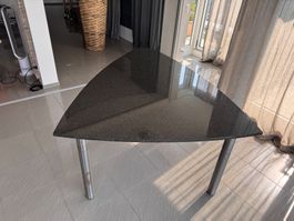 Exkl. Desgin-Dreieckstisch: Granitplatte ab CHF 1.--