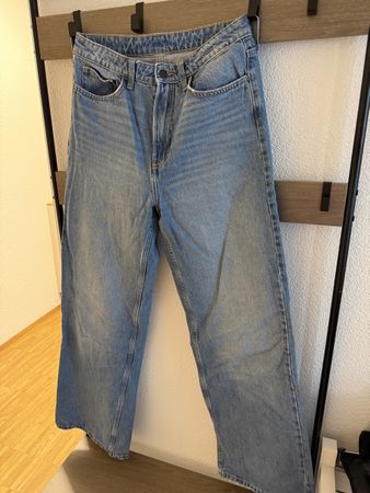 H&M Jeans blau weit geschnitten Gr. 38