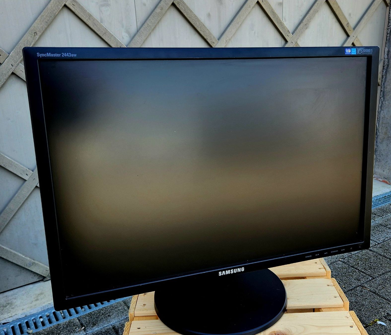 Samsung Monitor: Samsung SyncMaster 2443BW 24" Monitor, 1920×1200, gebraucht – Usato da Ottoberg venduto da Jock09