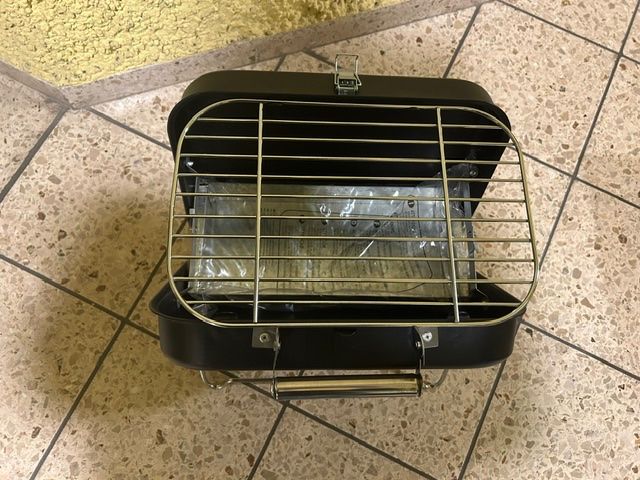 Griglie: NEU / Picknick Grill - Barbecue im Koffer – Nuovo e nell'imballaggio originale da Opfikon venduto da MKT1909 1