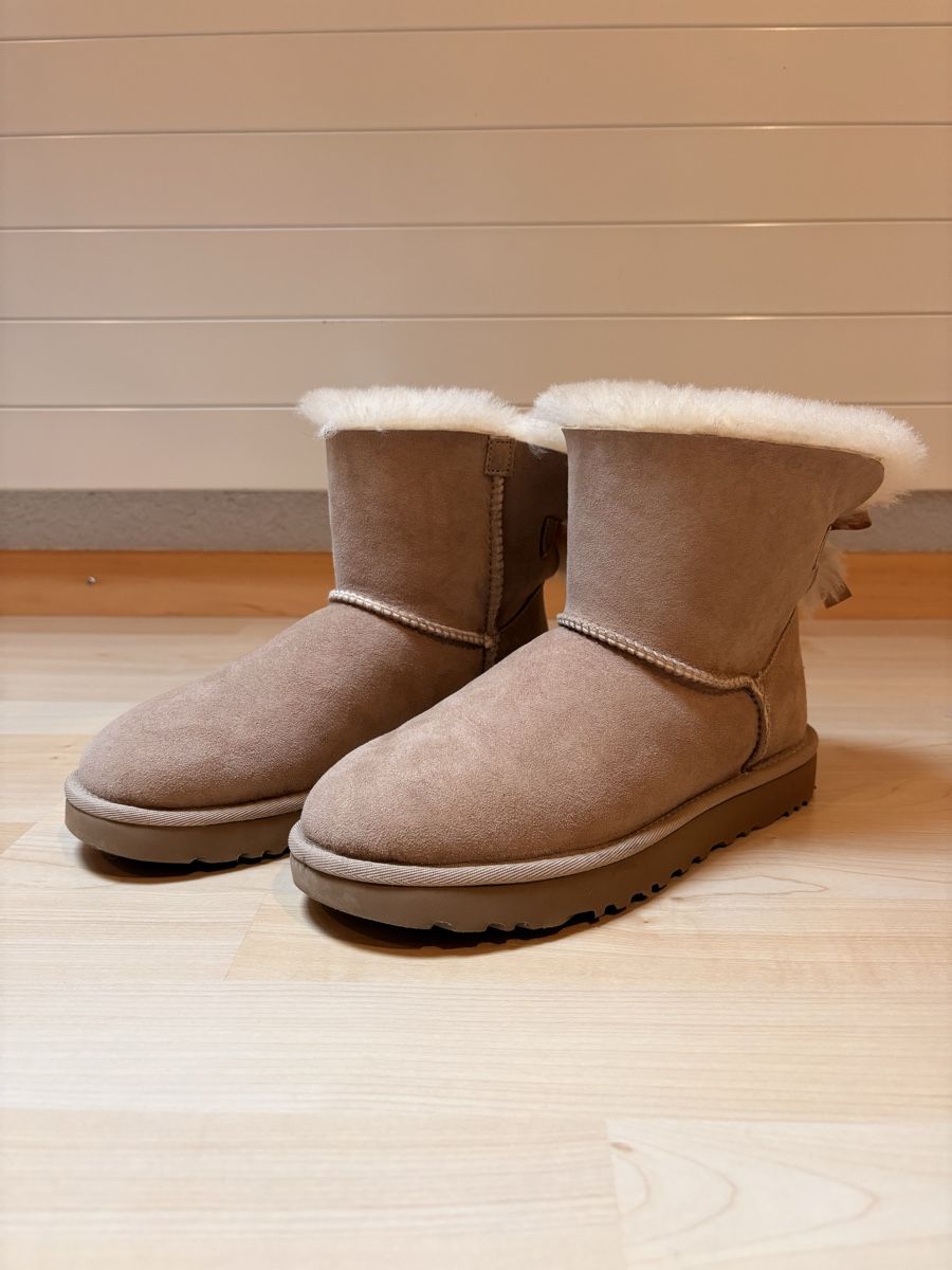 Ugg Damenschuhe: UGG Boots Mini Bailey Bow – Neu (gemäss Beschreibung) aus Wiesendangen von lui_9cfx