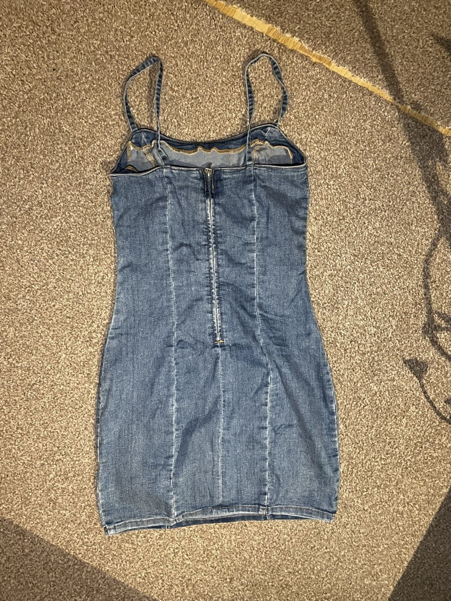 Kleider: Mini-robe en jean – Gebraucht aus St-Légier-Chiésaz von Athenae 1