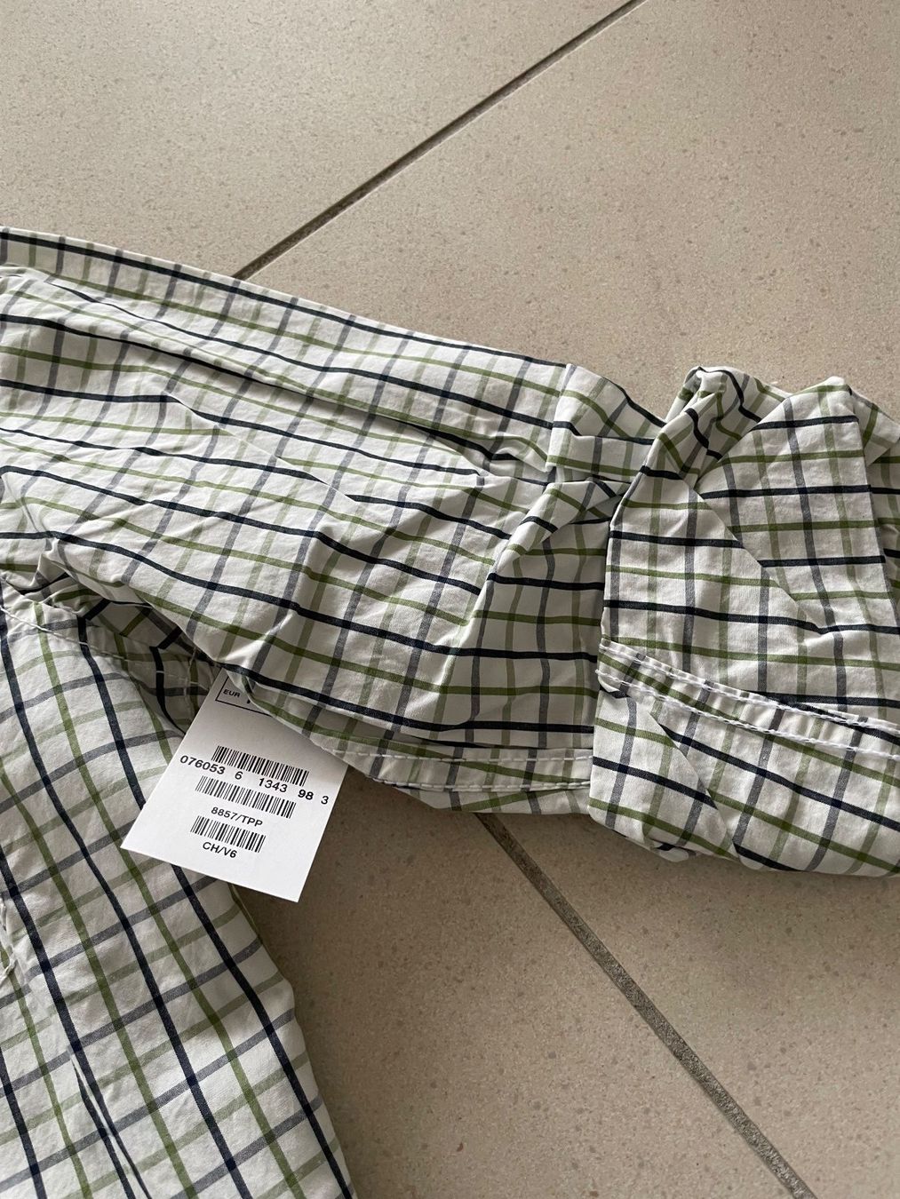 H&M Camicie, T-shirt & Polo: HEMD KNABE IN GR 134 VON LOGG  H&M – Nuovo e nell'imballaggio originale da Zug venduto da falama 3