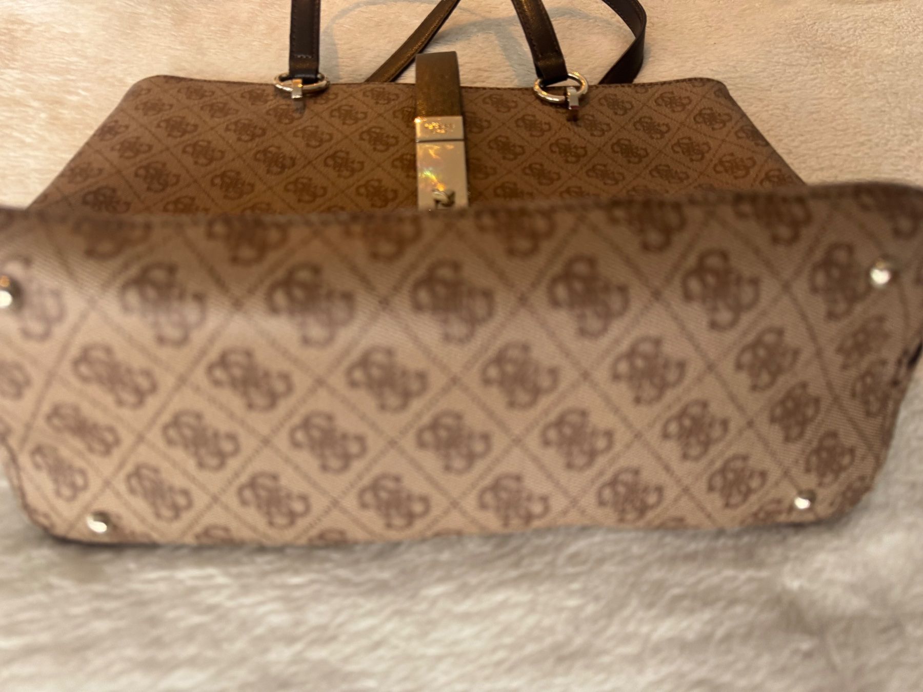 Guess Taschen für Damen: Handtasche – Gebraucht aus 6315 Oberägeri von jud_mzd5 1