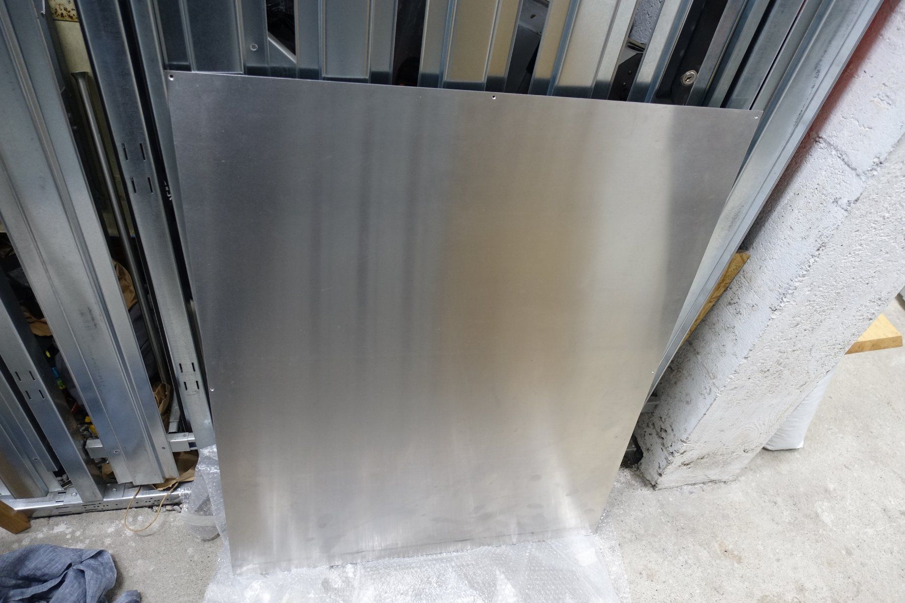 Ikea Kommoden: Aluminium Verdeck Rückseite IKEA Malm Kommode 4 Schubladen – Gebraucht aus Bern von Leer.gut