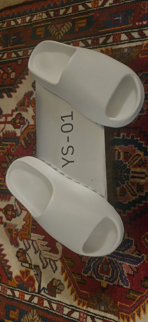 Herrenschuhe: *New Yeezy Slides YS-01 Size 10 – Neu (gemäss Beschreibung) aus Buchs SG von rei_7j5l 1