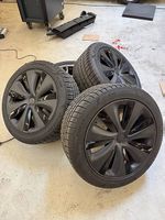 Tesla 19 Tempest Felgen mit Pirelli P Zero Reifen (Model S)