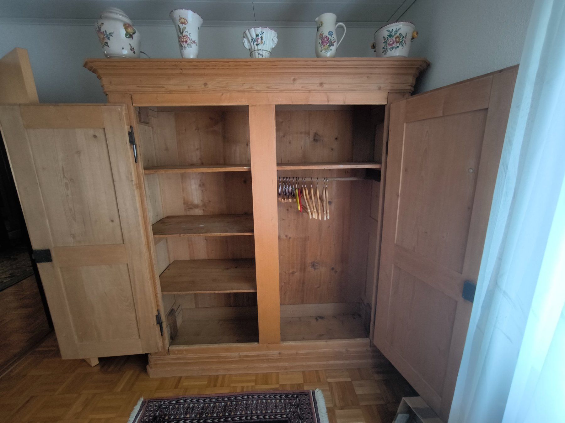 Schränke: Antiker zweitüriger Bauernschrank – Gebraucht aus Bülach von Stscho 2